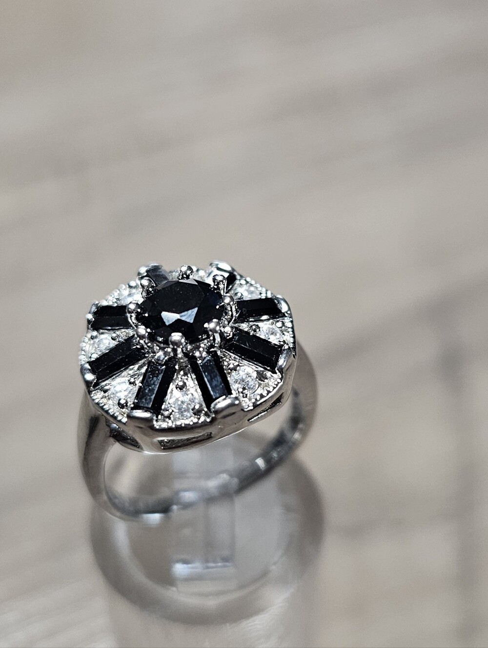 Elegant Black and Silver Halo Cocktail Ring - Unbranded 5.75